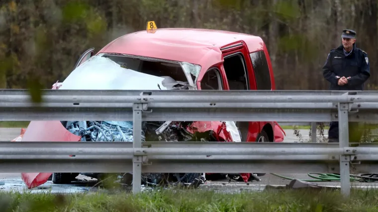 U nesreći poginula jedna osoba: 'Vozač autobusa zgrabio je vatrogasni aparat i ugasio auto'