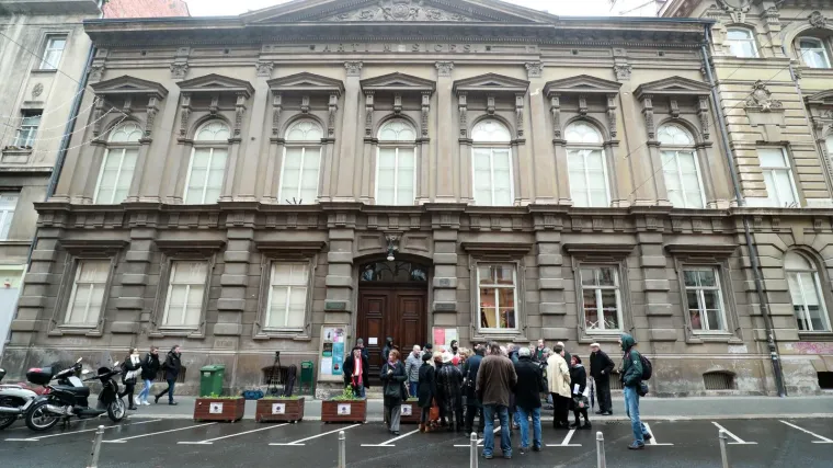 Kulminirao vi&scaron;emjesečni sukob u Glazbenom zavodu: Ravnatelj zaključao vrata, stigla policija