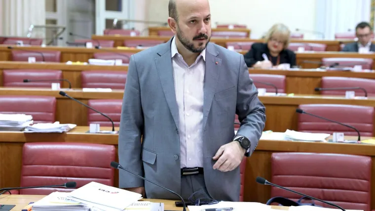 Zaratili Maras i Mikulić; 'Kako ste si s plaćom od 10.000kn priu&scaron;tili Audi A6?'