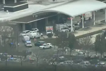 Muškarac otvorio vatru na parkingu bočlnice Mercy, ubio ženu u medicinskoj odori