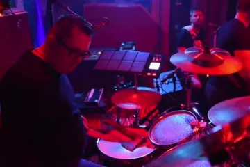 Jedini bubnjar u Hrvatskoj koji svira kuhinjskim priborom i sjekirom