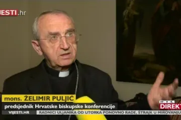 Papa promijenio tekst najpoznatije kršćanske molitve: 'Sami sebe dovodimo u napast, ne dovodi nas Bog'