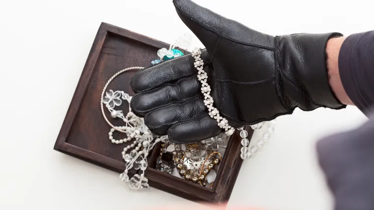 Ukrala 17.800 kuna i veliku količinu zlatnika pa osuđena na rad za opće dobro