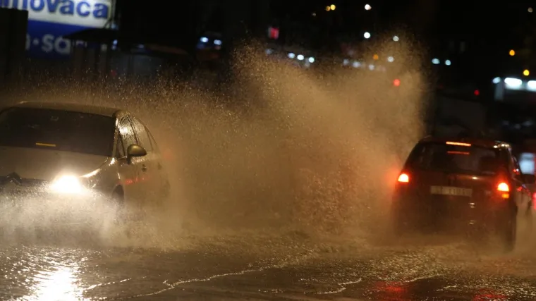 Veliko nevrijeme poharalo Split: Pala obilna ki&scaron;a i napravila opći kaos u prometu