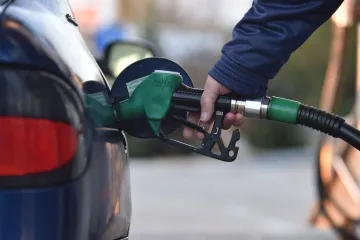 Pojeftinio rezervoar benzina i dizela: Evo kolike su od danas prosječne cijene goriva