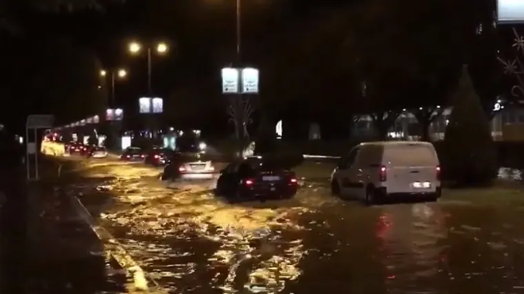 Potopljeni okolica Poljuda i HNK, bujice u Solinu izbacivale &scaron;ahtove