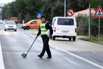 Svjedoci govore da je prije udara zateturala i pala