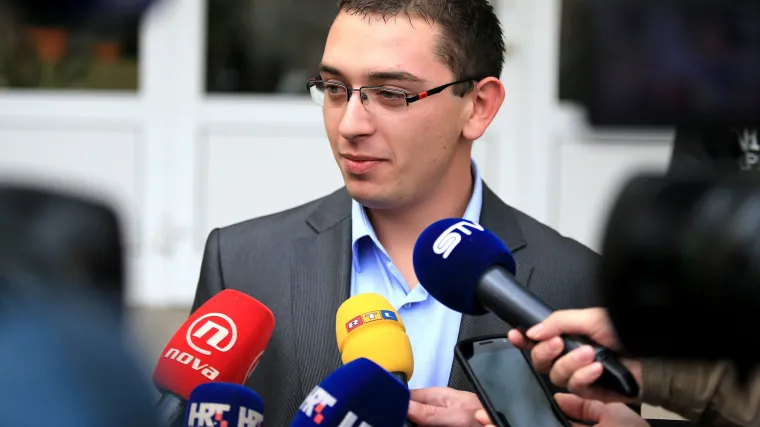 'Mala moja, ti u plavoj bluzi': Zbog bećarca opet mora na suđenje jer je uvrijedio policajku