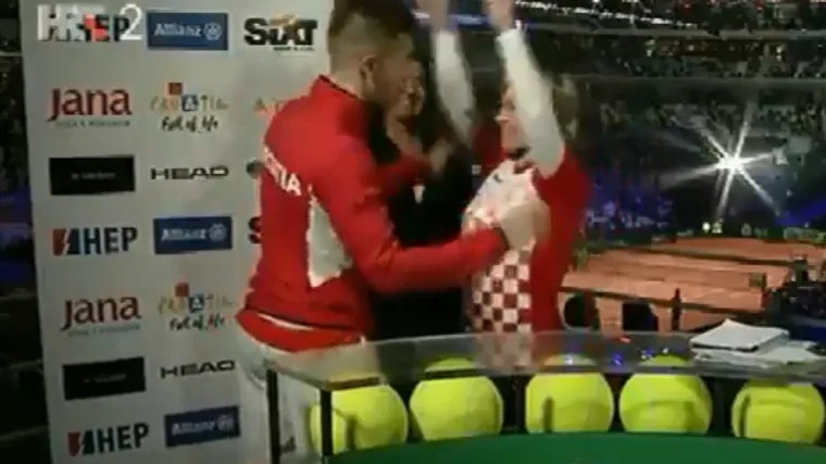 'Vidio sam da je predsjednica bila malo nervozna, pa sam požurio'