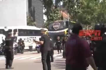 Kamenovan autobus s igračima Boce, derbi pod znakom upitnika, u sve se uplela i FIFA