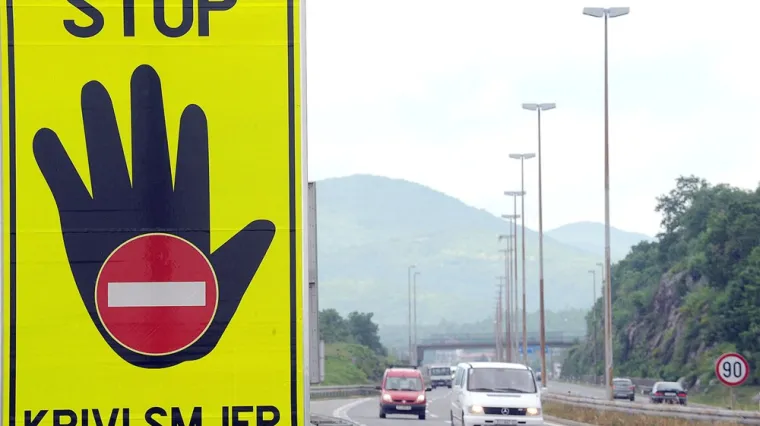 &Scaron;to se događa s na&scaron;im vozačima? Kretao se Ipsilonom u suprotnom smjeru, prijeti mu 15.000 kn kazne!