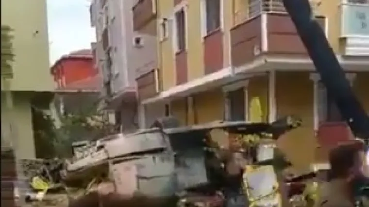 Pao je u naseljenoj istanbulskoj četvrti, ima mrtvih