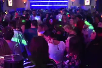 Pogledajte kako izgleda kad barem 100 žena zapleše kolo