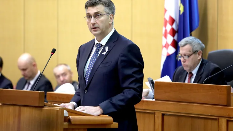 Plenković brani zakon, 'pokopalo' ga 200 stručnjaka: 'LGBT osobe mogu pružiti djeci sve &scaron;to i hetero'