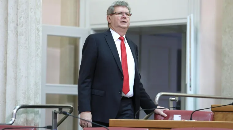 'Stojimo na kori banane, pitanje je kad ćemo se poskliznuti'