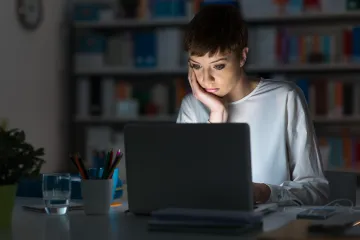 Kako smanjiti svjetlost na laptopu?