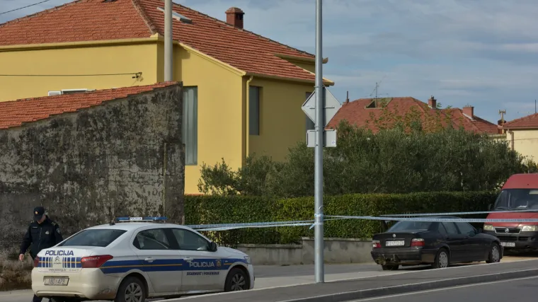 Filmska potjera u Zadru: Poku&scaron;ao pregaziti policajca, oni mu pucali u gume! Ali, uspio je pobjeći