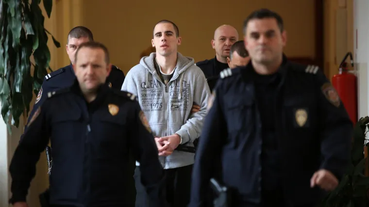 'Glasovi u glavi su mi govorili da ubijem Sotonu'