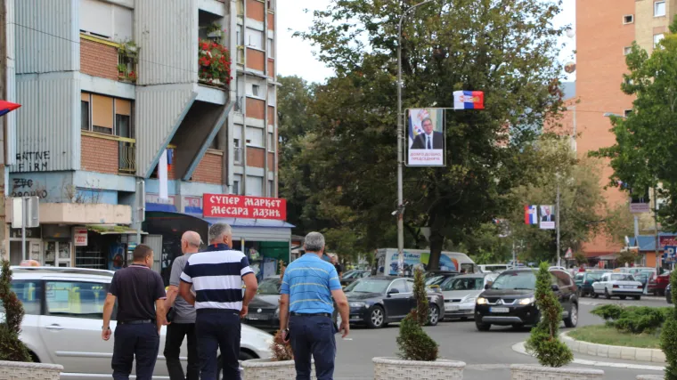 Napeto na Kosovu: Predstavnici Srpske liste zatvorili se u parlament, traže razgovor s Hahnom