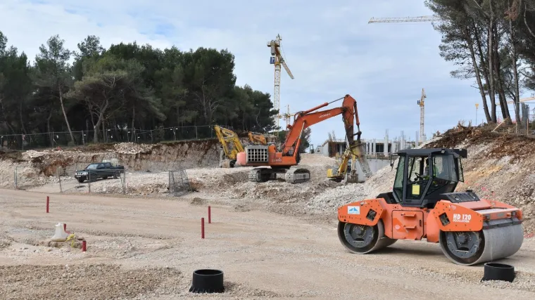 Klizi&scaron;ta, uru&scaron;avanje zidova, probijanje rokova: Ministrici puk'o film pa seli ured na gradili&scaron;te