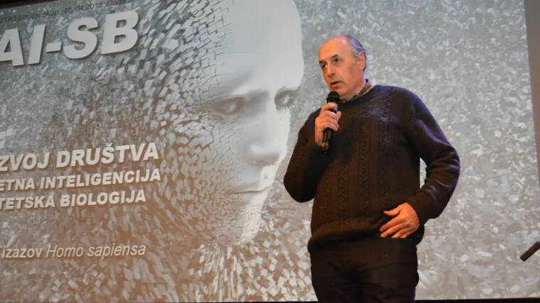 'Bliži se kraj civilizacije. Roboti će imati svijest, uzeti nas kao zapis u galaksiju i isprintati'