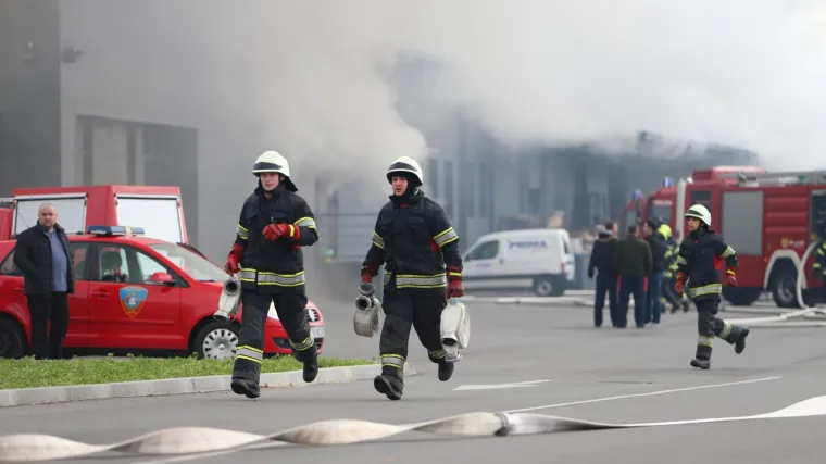 Zgarište je ogromno, policija će tek sutra moći obaviti očevid