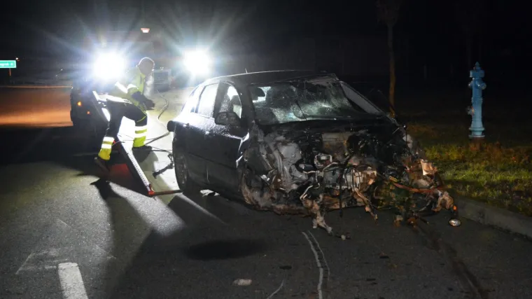 Žena izletjela iz Golfa, a zatim ju je auto prignječio. Nije se izvukla