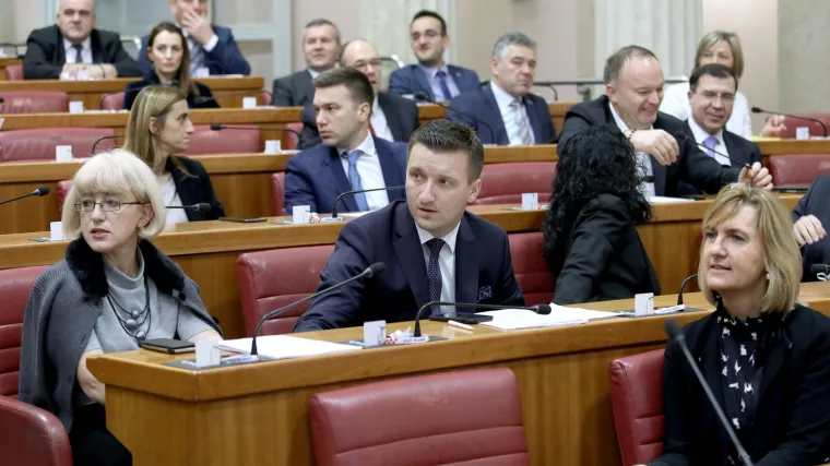 Sabor usvojio državni proračun za 2019. godinu: Bandić odustao od amandmana o udžbenicima