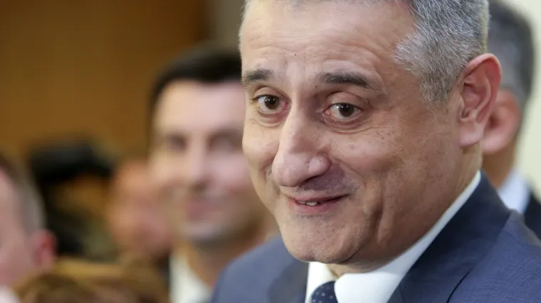 Netko izaziva svađu predsjednice i HDZ-a i tako biv&scaron;em &scaron;efu stranke otvara put na Pantovčak?