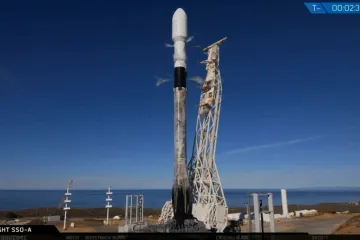 Lansirao po treći put jednu te istu raketu i to s 64 mala satelita, što je ujedno i rekord