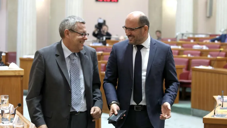 'Tresla se brda, rodila se - oporba! Udruženi populisti svih boja skupili su samo 45 glasova protiv'