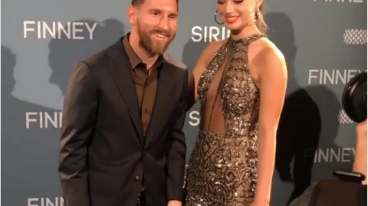 Sramežljivi Messi u dru&scaron;tvu prelijepe izraelske manekenke definitivno se ne snalazi kao na terenu