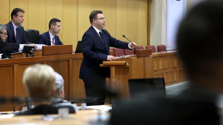 Burno u Saboru! Pavić odgovorio Grmoji: 'Ljubomori ste jer niste na vlasti'