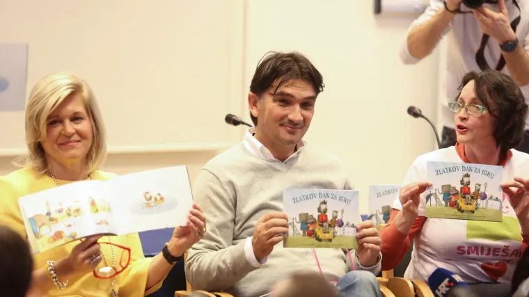 Dalić čitao slikovnicu djeci u zagrebačkom KBC-u: 'Ako sam im donio i malo smje&scaron;ka, sretan sam'