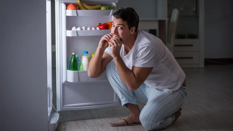 Cijeli život nas uče krivo: jedenje prije spavanja zapravo je korisno?