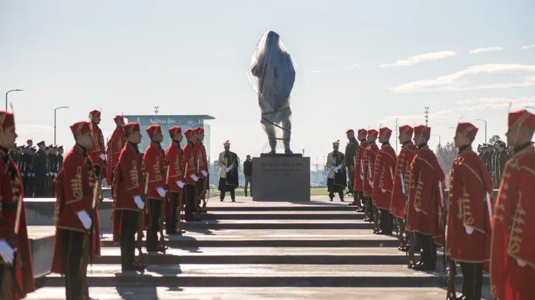 Prosvjed protiv spomenika Tuđmanu: 'Budite na suprotnoj strani od njegove usta&scaron;ke'