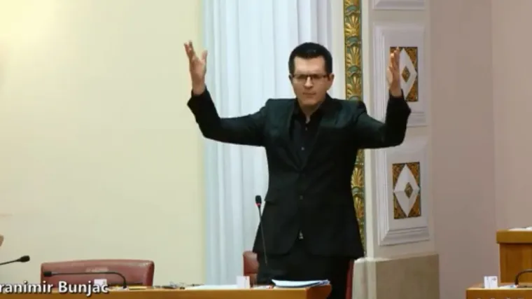 'Nepristojni ste i nasilni. Dosta je. Nećete nas u&scaron;utkavati'