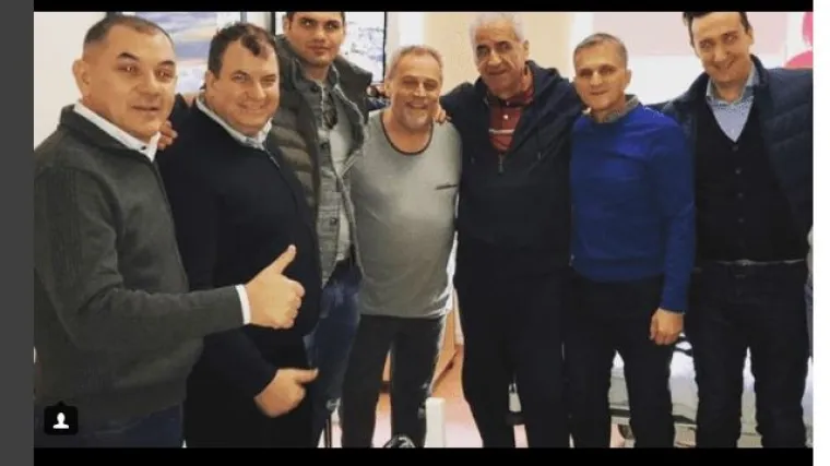 Prvo opalio fotku, a onda nastavlja delati