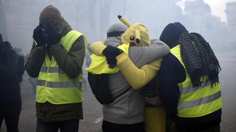 'Da' u žutim prslucima i naplatnim kućicama: Upoznali se na prosvjedu, a sada se i vjenčali