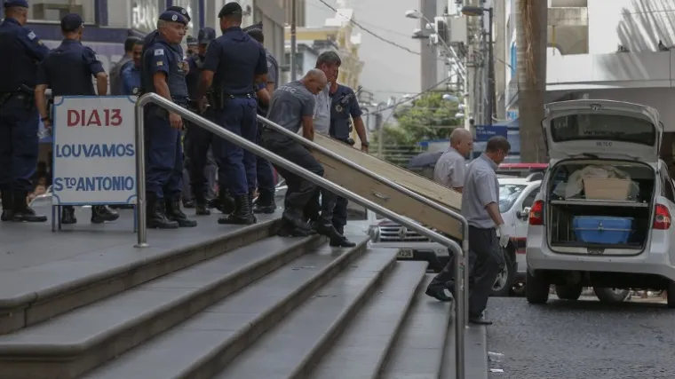 Mu&scaron;karac pucao na vjernike, do&scaron;ao pred oltar i ubio se