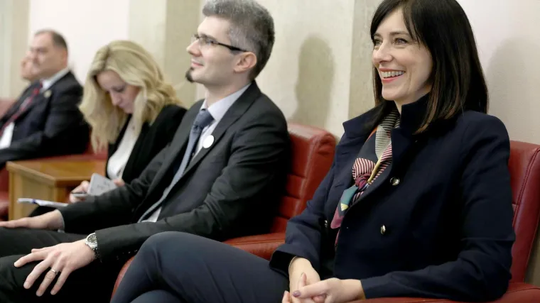 'Na trošnu kuću postavljate novu fasadu' i 'svodite obrazovanje na kilograme'