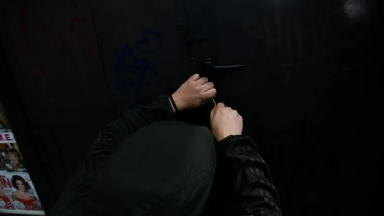 Krao je cigarete, slatki&scaron;e, alkoholna pića...