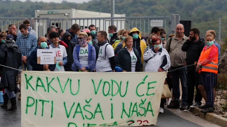 'Smrad je toliko neizdrživ da se moramo zatvarati u svoje domove'