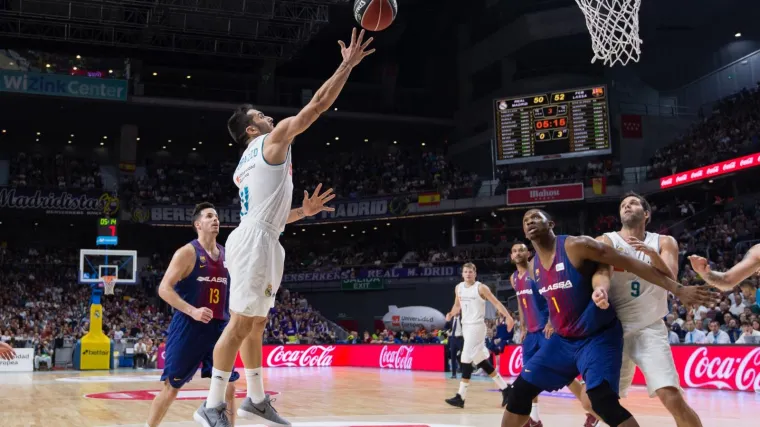 Pogodio s ko&scaron;a na ko&scaron;: Jučera&scaron;nji ko&scaron;arka&scaron;ki 'El Clasico' obilježen nevjerojatnim potezom