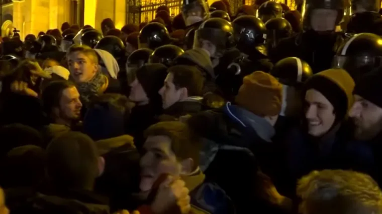 Mađarska policija ispalila suzavac i uhitila 35 prosvjednika