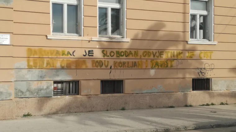 'Ležat će na podu i Korljan i sadist': Grafitom prijetili Daruvarcu, odvjetnik prijetnje prijavio policiji