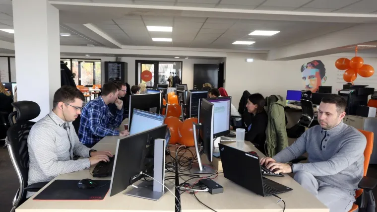 Domaća tvrtka nagrađuje zaposlenike: Daju božićnicu od 4000 kuna i dar za dijete od 600 kuna