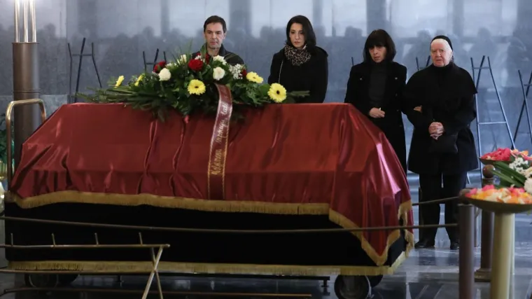 Stotine ljudi pozdravile Milana Sijerkovića pjesmom 'Tamo da putujem'