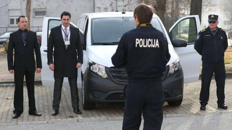 MUP bogatiji za 10 kombi vozila s forenzičnom opremom