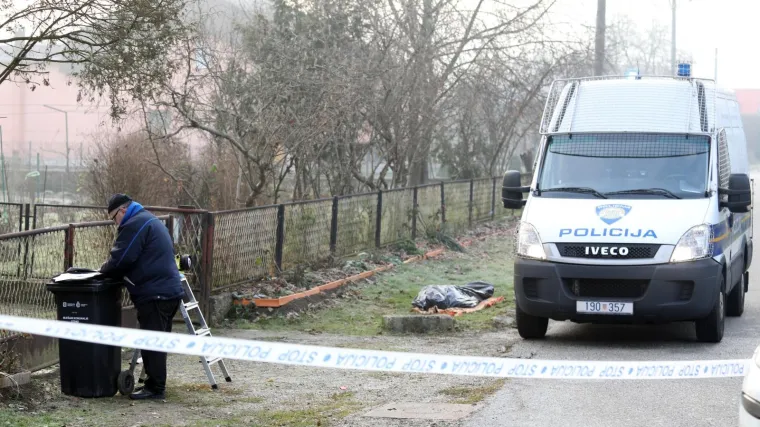 Jutros buknula obiteljska kuća, unuk pokušao spasiti baku, izvukli su je, ali nije preživjela